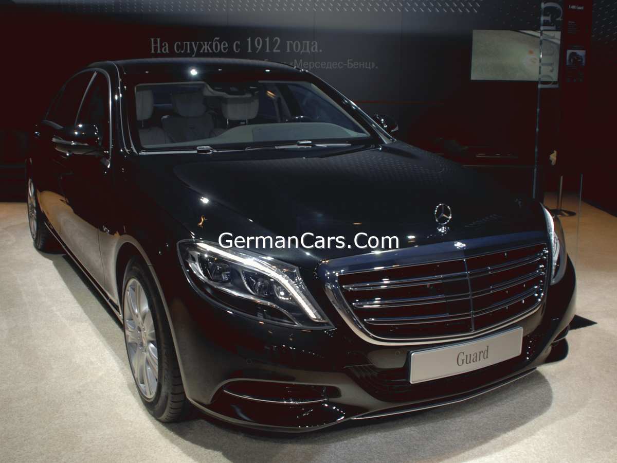Black Mercedes-Benz photo